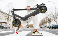 2024 yeni toptan fabrika doğrudan satış App kontrolleri yetişkinler için e-scooter akıllı elektrikli scooter