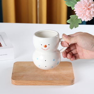 Taza de cerámica pintada a mano para niños, vaso de dibujos animados de muñeco de nieve y platillo, regalo de Navidad - Product Image 1