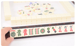 Modernos y Lujosos Soportes para Mahjong de ABS con Diseños Únicos en Tonos de Carey a Verde Jade - Product Image 5