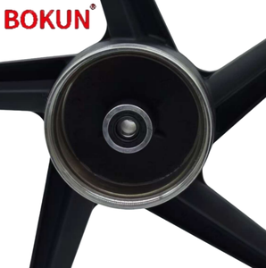 Rin de Motocicleta <span class=keywords><strong>BOKUN</strong></span> Serie 1.6x18 Pulgadas, Delantero, Cinco Radios, Negro, Aleación de Aluminio Forjado - Product Image 2