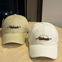 Casquettes souples en gros avec motif graphique brodé pour femmes
