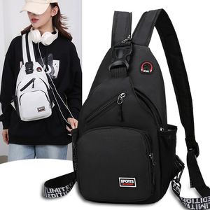 Bolso Cruzado de Viaje Unisex, Bolso de Pecho de Gran Capacidad, Almacenamiento Multicapa, Correa de Hombro Única, Mochila Bandolera con Orificio para Auriculares - Product Image 1