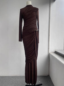 Elegante Abito Lungo <span class=keywords><strong>Marrone</strong></span> Plissettato di Alta Qualità Vietnam 2026 Ramadan Nuovo Abito da Sera Lungo <span class=keywords><strong>in</strong></span> <span class=keywords><strong>Maglia</strong></span> Elasticizzata - Product Image 5