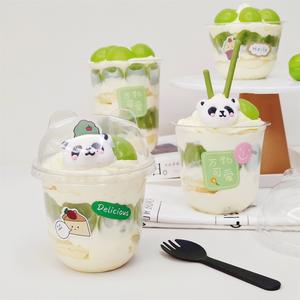 ถ้วยพลาสติกใสรูปตัวยูสำหรับเค้กสตรอว์เบอร์รีคุณภาพสูงแบบขายส่ง ฝาปิดลายแพนด้า ดีไซน์สร้างสรรค์ - Product Image 1