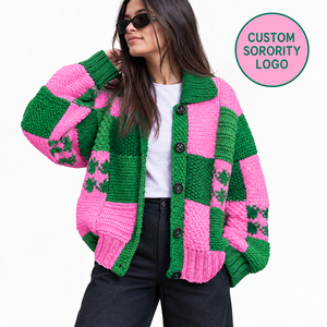 Cardigan universitaire personnalisé Alpha Kappa Sorority brodé au crochet fait main OEM/ODM Vert Rose Nom Grec Personnalisable - Product Image 3