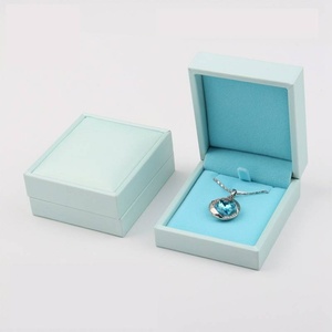 Caja de Joyería Portátil de Cuero PU Cepillado Verde, Caja de Regalo de Joyería de Lujo con Forma Cuadrada e Inserto de Terciopelo, Caja para Colgantes al por Mayor - Product Image 2