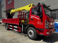 Grue mobile montée sur camion de 8 tonnes Dongfeng 4x2 pour la construction
