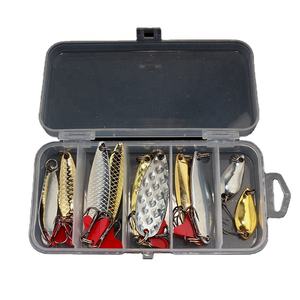 Juego de 10 señuelos metálicos giratorios tipo cuchara dorados con caja, anzuelos triples y señuelos duros para pesca. - Product Image 1