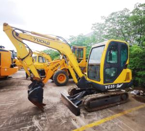 Excavatrice à chenilles agricole miniature Yuchai YC35-8 de 3,5 tonnes d'occasion <span class=keywords><strong>2022</strong></span>, équipée d'un moteur de 33 kW, d'une pompe à engrenages Poclain de 0,12 m - Product Image 2