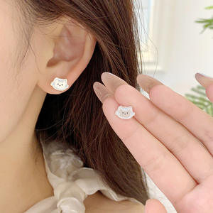 Pendientes de diseño de gato asiático, gatito de dibujos animados, aguja plateada, divertidos, dulces, lindos, con diseño de aceite, para estudiantes - Product Image 2