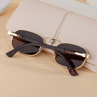 Partagas Vente en gros Mode Tendance Designer Logo personnalisé Rectangle Métal Cadre UV400 Protection Lunettes de soleil pour femmes