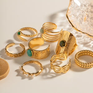 Bagues de bijoux fantaisie Bague de fiançailles en zircon pour femme en acier inoxydable plaqué or 18 carats - Product Image 1