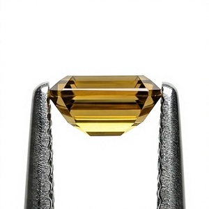 Diamant jaune fantaisie taille émeraude synthétique pour la fabrication de bijoux JURA JEWELS D005 Certifié IGI - Product Image 1