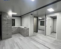 Maison conteneur préfabriquée moderne de 20, 30 ou 40 pieds avec 2 chambres, salle de bain et revêtement de sol en PVC pour logements et unités d'hébergement