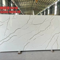 Plan de toilette en quartz Calacatta blanc avec veines grises