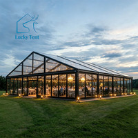 Tente de réception de luxe en aluminium noir avec toit transparent et parois en verre trempé pour mariage, banquet et gala en extérieur