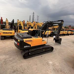 Excavatrice sur chenilles Hyundai Robex 225-9S d'occasion, 22 tonnes, machine de construction orange - Product Image 2