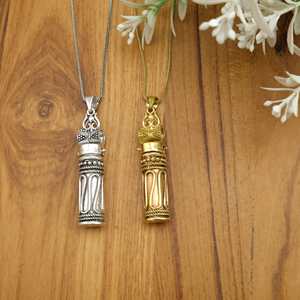 Collar con Colgante de Botella Ishvara de Cristal: Colgante Dorado de Latón, Estilo Vintage Antiguo Victoriano, con Compartimento Secreto para Recuerdos - Product Image 4