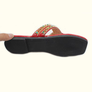 Alta calidad Pintoe punta abierta verano nuevo Color diamantes de imitación Vintage ropa de playa antideslizante moda Zapatillas de mujer - Product Image 6