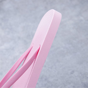 Commercio all'ingrosso <span class=keywords><strong>scarpe</strong></span> piatte in PVC 2025 estive personalizzate <span class=keywords><strong>da</strong></span> <span class=keywords><strong>donna</strong></span> scivoli antiscivolo <span class=keywords><strong>da</strong></span> <span class=keywords><strong>casa</strong></span> all'aperto comodi sandali con plateau - Product Image 4