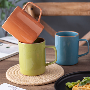 Mug en porcelaine rétro minimaliste avec glaçure de four, résistant aux hautes températures, compatible lave-vaisselle et micro-ondes, réutilisable, certifié BSCI, idéal comme cadeau d'affaires - Product Image 6