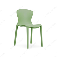 Chaise de luxe blanche confortable en plastique PP portable et imperméable pour entrepôt