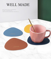 Dessous de verre en PU de Style nordique pour un usage quotidien Dessous de verre en cuir d'hôtel pour tasses Boissons Dessous de verre de table Logo personnalisé Cadeaux de promotion