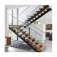 Escalier en tube carré personnalisé avec surface antidérapante et main courante, adapté à un usage résidentiel