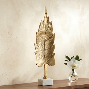 Sculpture décorative en aluminium doré en forme de feuille avec base en marbre blanc – Décoration de bureau - Product Image 1