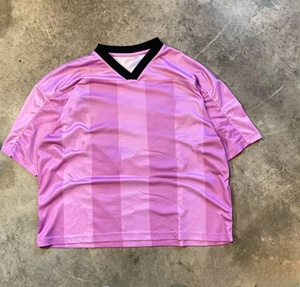 Camiseta de Hombre con Cuello en V, Rayas Rosas, Manga Corta, Ribete en Contraste, Corte Regular, Informal, Tejido de Poliéster - Product Image 1