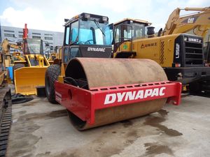 Rodillo Compactador de Neumáticos Usado Dynapac CA301D/CC211/CA251D de Japón, Rodillo de Un Solo Tambor, Bomba, Modelo 2014, Alta Eficiencia - Product Image 2