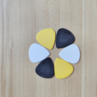 25x27mm Personnalisé Acétal Delrin Guitare Picks Personnaliser Logo Signature POM Plectre Noir Blanc Jaune Couleur Reed Gauge 1.00mm