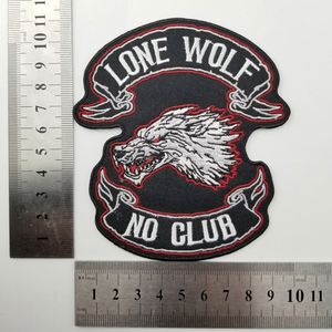 T-shirt pour hommes avec patchs brodés personnalisés, micro-emblèmes, à thermocoller, motif loup solitaire, appliqué 'No Club', pour motards et entreprises - Product Image 3