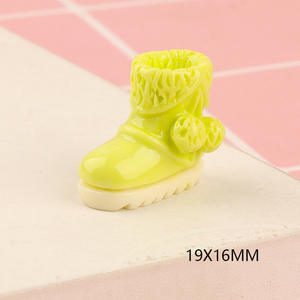 Productos populares Mini botas de nieve de colores Talismán DIY Colgante Agujero Adorno para zapatos Accesorios de resina - Product Image 5