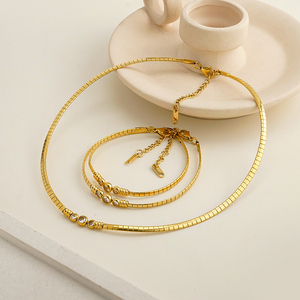 ชุดเครื่องประดับสร้อยคอและกำไลข้อมือกันน้ำ รุ่น B252609  ทำจากสแตนเลสสตีลชุบทอง 18k ไม่หมอง พร้อมจี้ห้อยประดับด้วยเพชร CZ ทรงกลม - Product Image 5