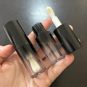 หลอดลิปกลอสแบบไล่สีดำหรูหรา 4 มล. พร้อมหัวแปรงขนาดใหญ่ บรรจุภัณฑ์ลิปกลอสทรงกลมแบบเปล่า ขวดคอนซีลเลอร์  โลโก้ ISMAN แบบกำหนดเองได้ - Product Image 2