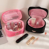 Sac à cosmétiques mignon en fausse fourrure, trousse de maquillage, sac de toilette de voyage, organiseur, sac à maquillage moelleux avec poignée