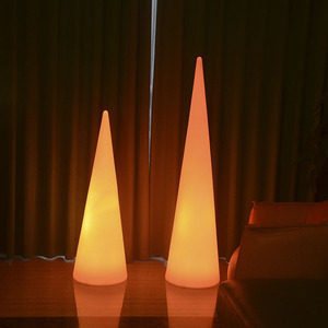 Lampada <span class=keywords><strong>da</strong></span> <span class=keywords><strong>Terra</strong></span> a LED Solare a Forma di Cono per <span class=keywords><strong>Giardino</strong></span>, Cortile, Casa Vacanze, Campeggio - Illuminazione per un'Atmosfera Accogliente - Product Image 3