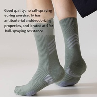 Chaussettes de sport athlétiques tricotées pour l'été avec design réfléchissant, logo personnalisé sur le bord et le bas, respirantes et anti-humidité pour le cyclisme et la course à pied (hommes)