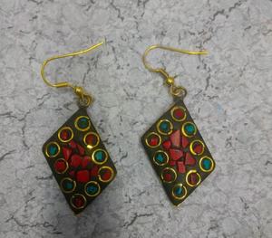 Nuevo diseño indio hecho a mano resina incrustaciones latón pendientes diseños joyería modelos India 2024 para mujeres y niñas de la India - Product Image 4