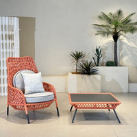 Chaise en osier d'extérieur avec dossier haut et coussins pour jardin et terrasse