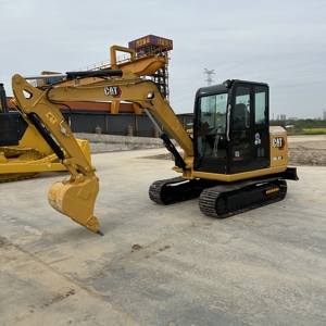 รถขุดตีนตะขาบขนาดเล็ก Caterpillar CAT 305.5E2 มือสอง นำเข้าจากญี่ปุ่น น้ำหนัก 5.5 ตัน พร้อมห้องโดยสารและใบมีดดันดิน สำหรับงานก่อสร้าง - Product Image 3