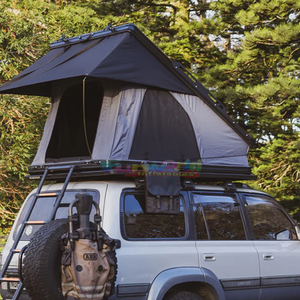 Camping Hardshell Car Rooftop Carpa Aluminio 3 personas Senderismo al aire libre Roof Top Carpa Coche Triángulo Clamshell Hard Shell Roof Tent - Product Image 3