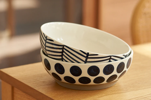 Bol à ramen japonais de 8 pouces en céramique écologique, grand bol à soupe et salade en porcelaine rouge et bleu à pois, compatible micro-ondes - Product Image 5