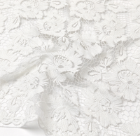Tissu en dentelle guipure blanche en gros, broderie florale 3D soluble dans l'eau, bord festonné, pour robe de mariée, vendu au mètre, en stock