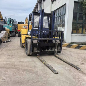 Chariot élévateur diesel Komatsu FD100 d'occasion haute performance, d'occasion, provenance Japon, 570 heures, roulement moteur - Product Image 1