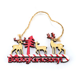Ornement de Noël en bois à suspendre, motif renne, texte Boldog Karacsonyt, motif rayé rouge et blanc, cadeau décoratif - Product Image 1