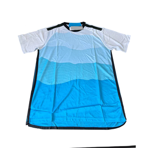 Camiseta de fútbol retro personalizada con bordado 3D de silicona Pantalones cortos de fútbol vintage Diseño del fabricante OEM con impresión de logotipo - Product Image 1