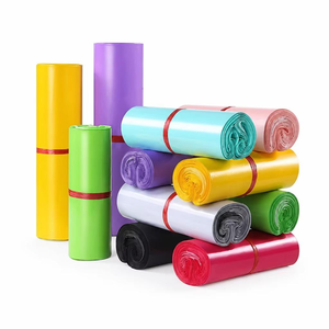 Sacs d'expédition en plastique écologiques personnalisés avec logo, sacs d'expédition noirs en polymère pour vêtements et emballages cadeaux - Product Image 3