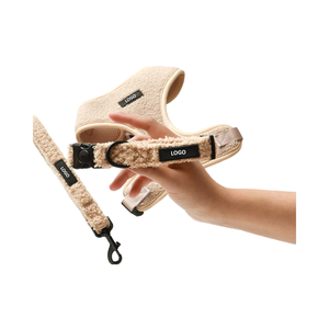 Luxus Custom Logo Teddy Fleece Hunde geschirr Set Hochwertige weiche Polyester Haustier Halsband Leine Kleine Designer Hunde weste Geschirr - Product Image 4